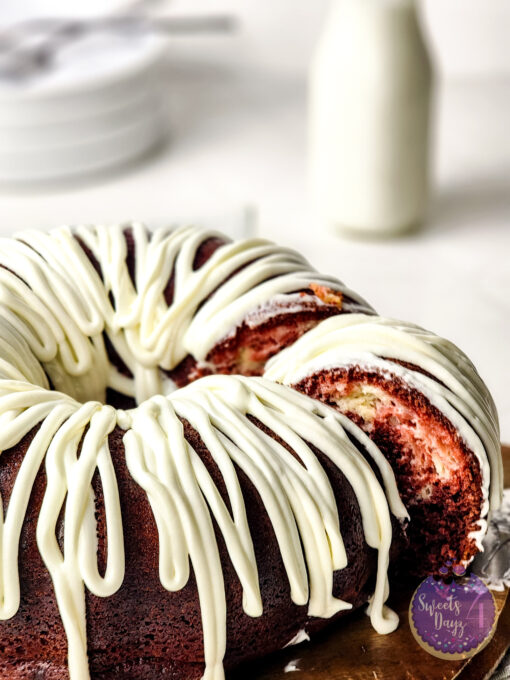 Red Velvet Cheesecake Bundt on Rhombus - Image 2