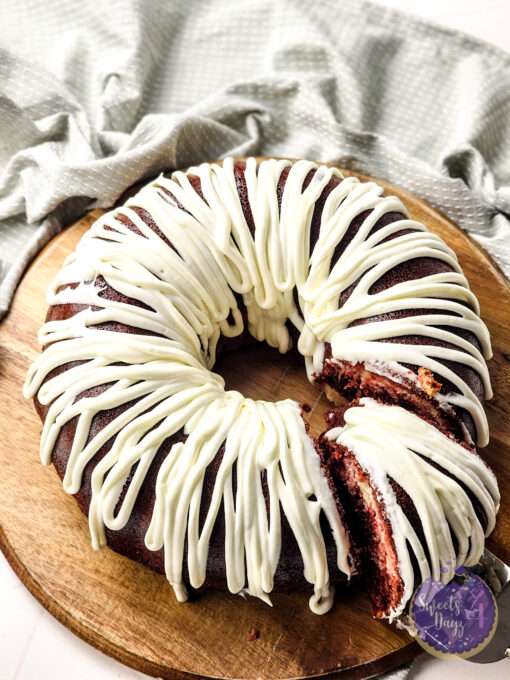 Red Velvet Cheesecake Bundt on Rhombus - Image 4