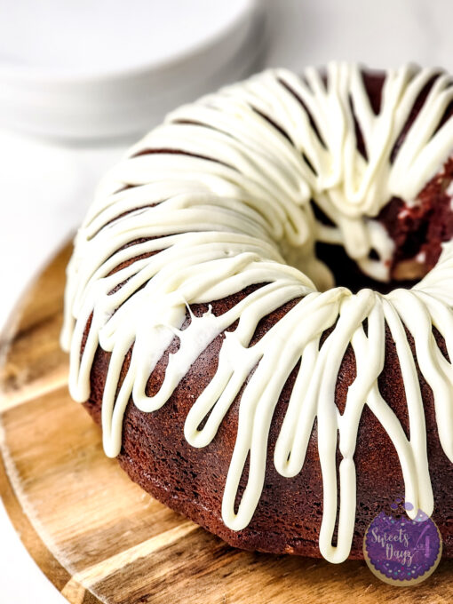 Red Velvet Cheesecake Bundt on Marble - Image 4