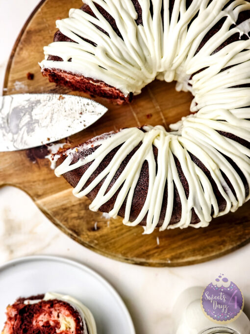 Red Velvet Cheesecake Bundt on Gold Marble - Image 2