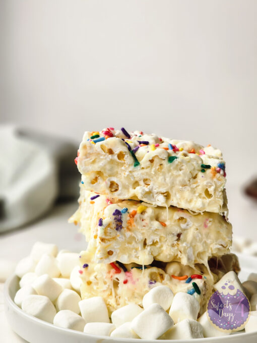 Marshmallow Popcorn Treats on Rhombus - Image 2