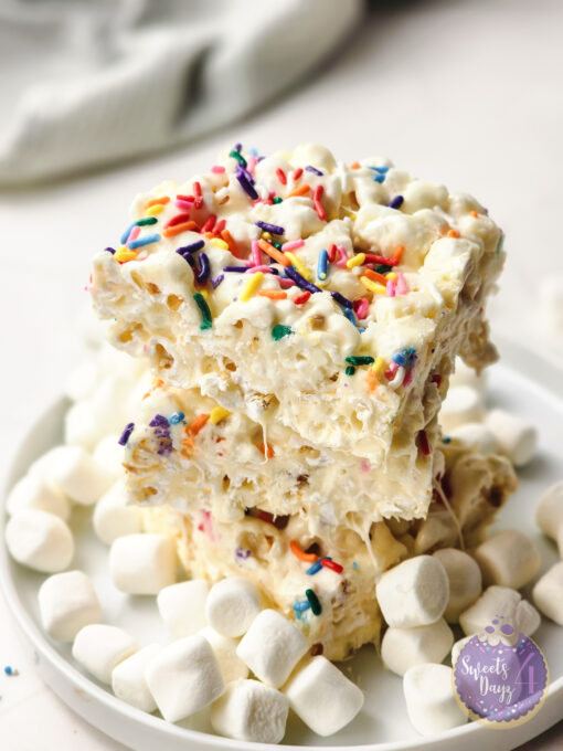 Marshmallow Popcorn Treats on Rhombus - Image 4