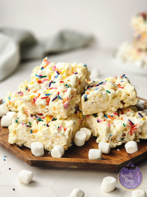 Marshmallow Popcorn Treats on Rhombus