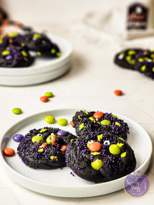 Halloween M&M Cookies on Rhombus - Image 3
