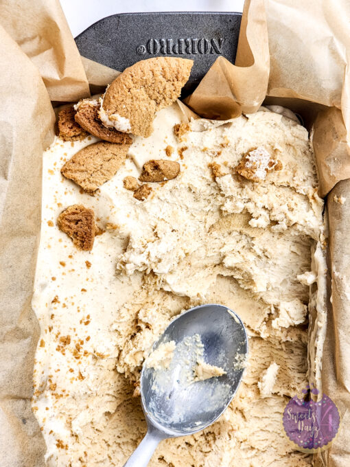 Gingerbread Ice Cream on Marble - Image 4