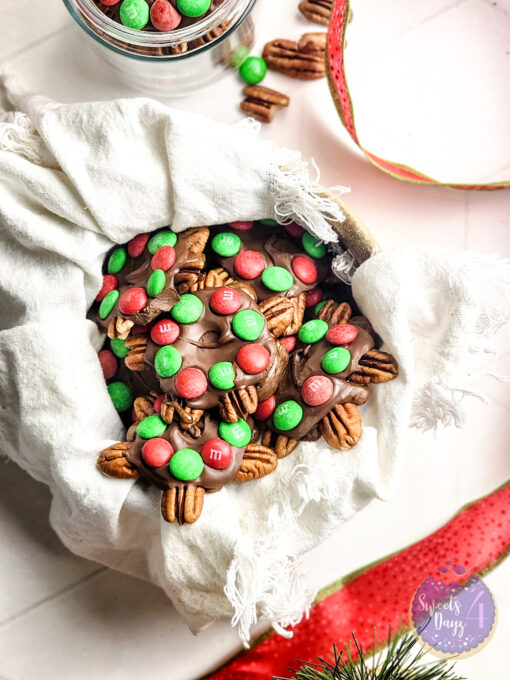 Holiday Turtles on Rhombus - Image 6