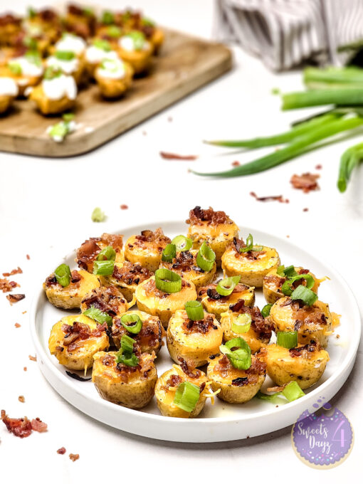 Mini Baked Potatoes on Rhombus - Image 4