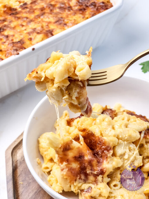 4 Cheese Mac n Cheese on Gold Marble - Image 8
