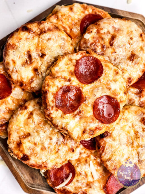 Mini Pizzas on Rhombus - Image 3