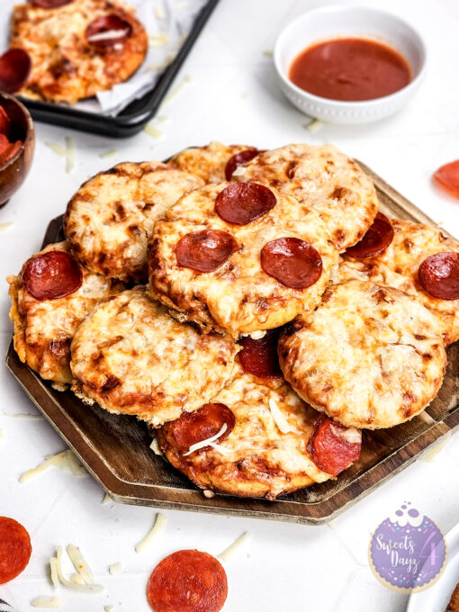 Mini Pizzas on Rhombus