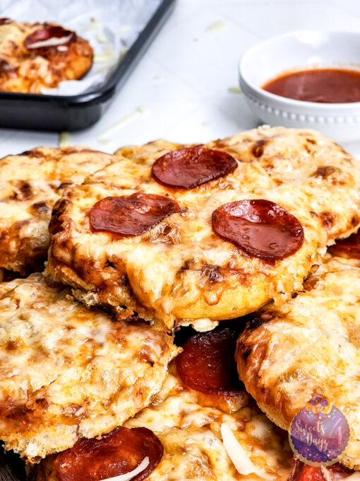 Mini Pizzas on Rhombus - Image 5