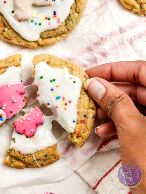 Frosted Animal Cracker Cookies on Rhombus - Image 4